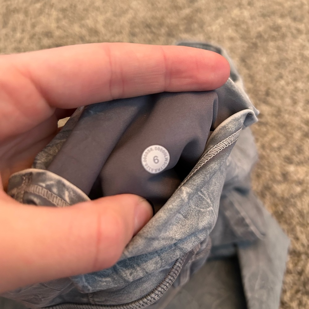 limited edition lululemon align HR pant with pockets. size 6